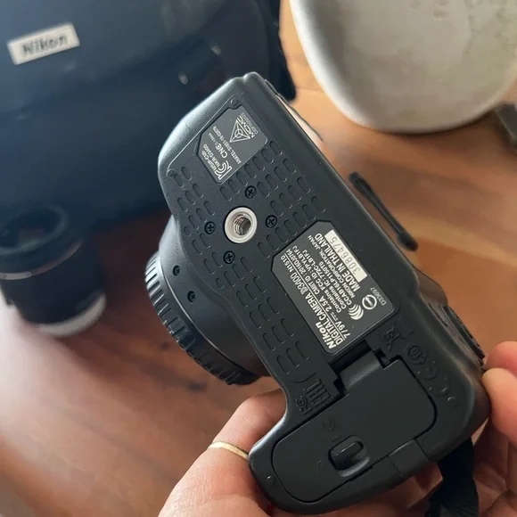 Nikon D3400 Digital SLR Camera Kit with Bag - Picture 6 of 6